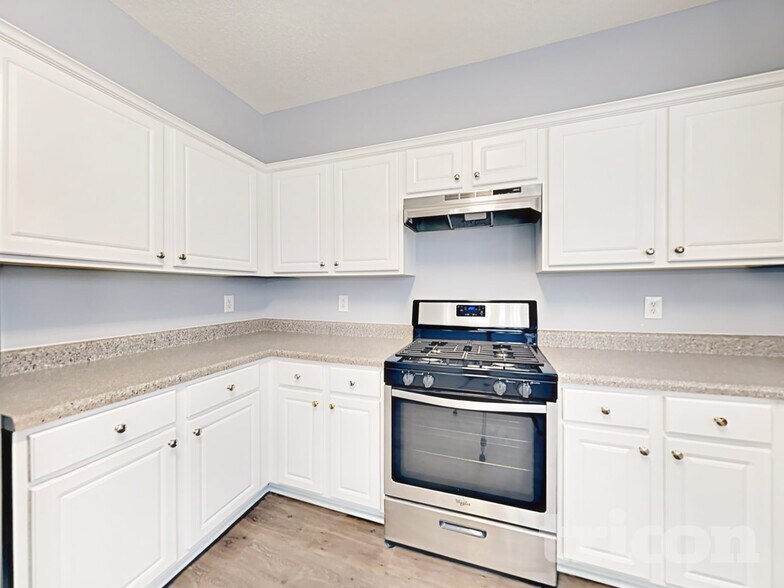 Building Photo - 4242 Clearvista Ln NW