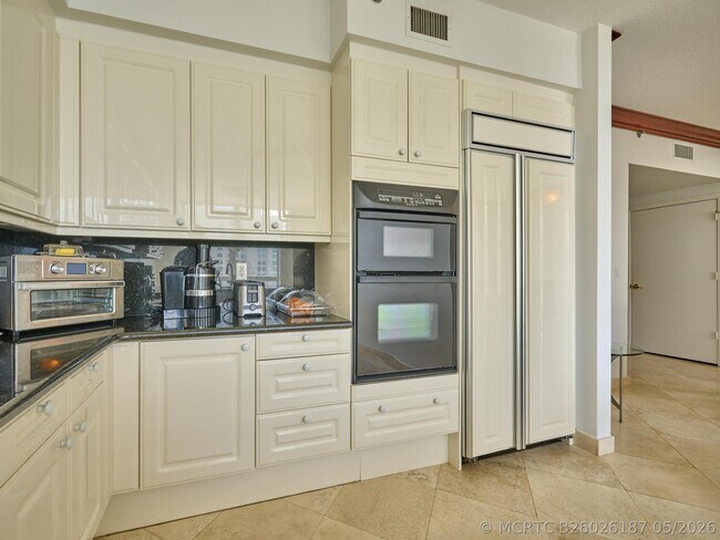 Building Photo - 3720 S Ocean Blvd