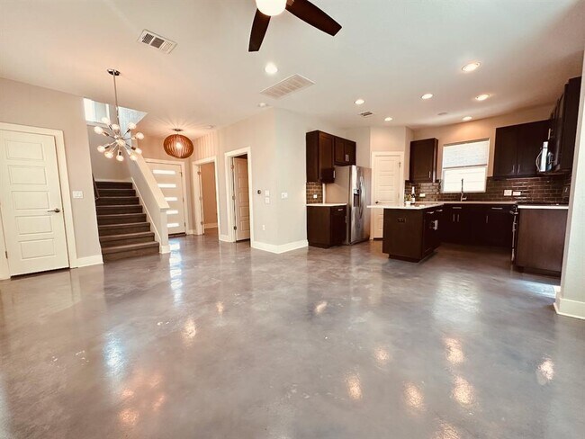 Building Photo - 2921 Stock Dr