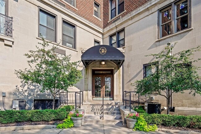 Building Photo - 2900 E Jefferson Ave