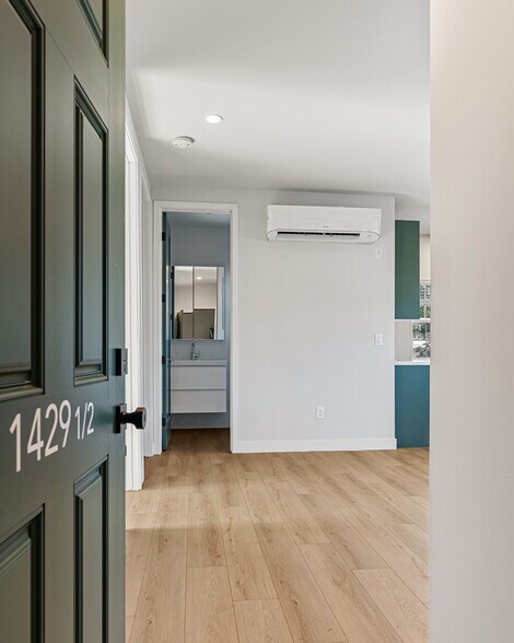 Building Photo - 1429 Edgecliffe Dr