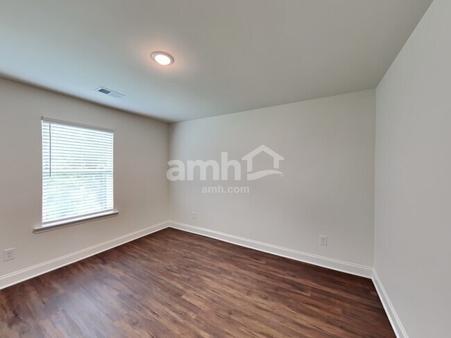Building Photo - 301 Pecan Dr
