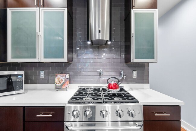 Building Photo - Stylish 2-Level Condo with Private Yard & Chef’s Kitchen Near Petworth Metro!