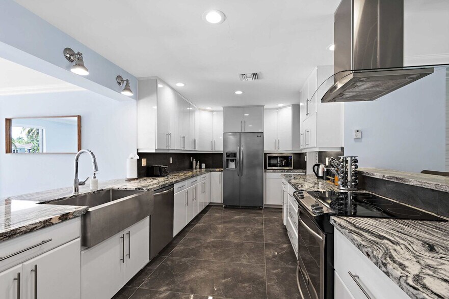 Building Photo - 2001 NW 36th St