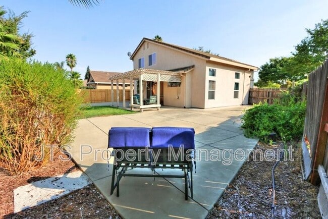 Building Photo - 3232 Balada Way