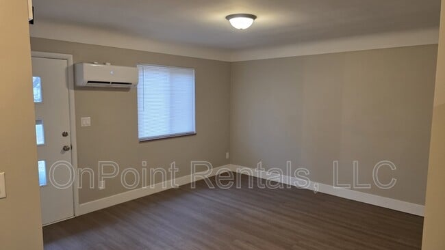 Building Photo - 5915 N Wayne Rd