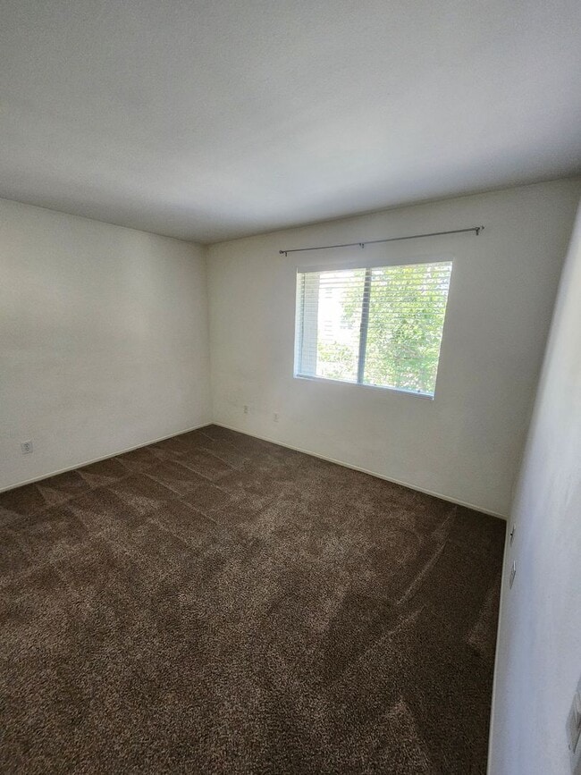 Building Photo - Beautiful 2 bedroom 1.75  bath Home Alta Loma