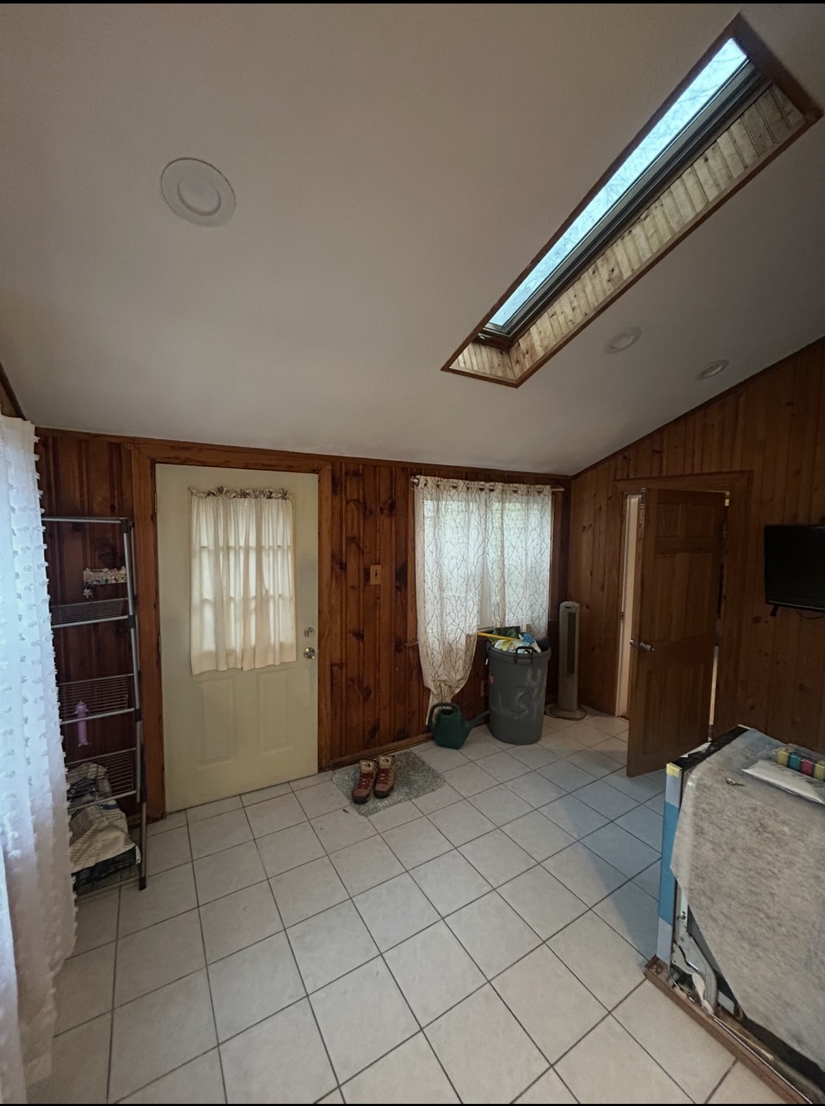 Building Photo - 632 W Roxbury Pky