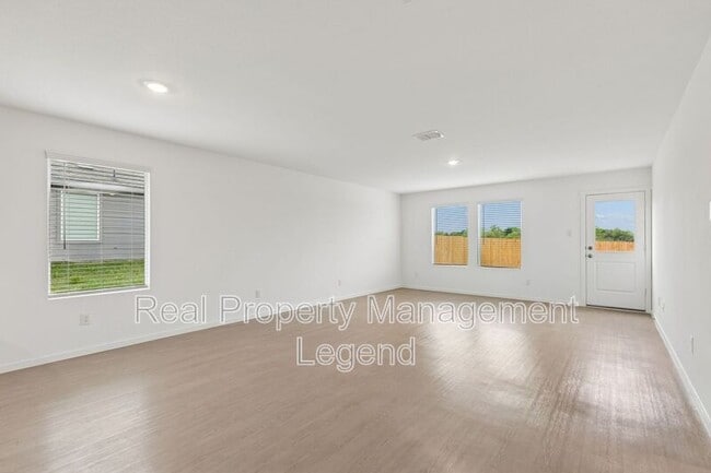 Building Photo - 216 Asterwood Ln