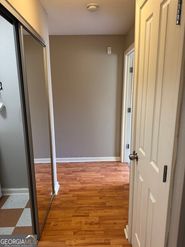 Building Photo - 211 North Ave