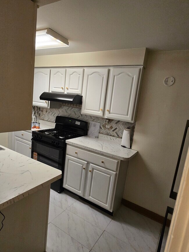 Building Photo - 2445 Brookwood St