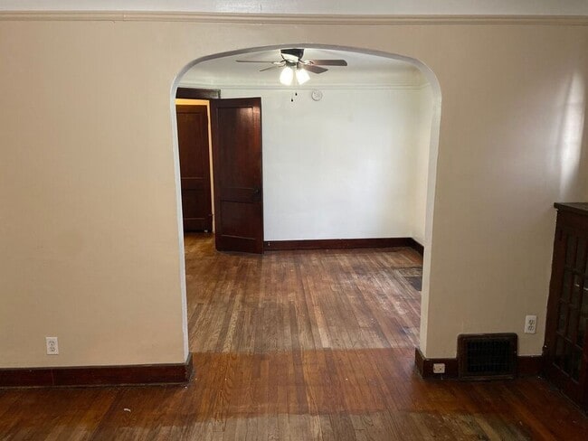 Building Photo - 124 Cadillac-