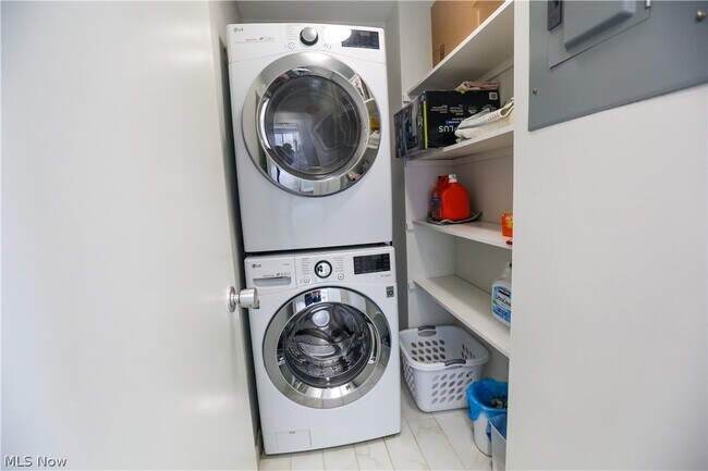 Building Photo - 12520 Edgewater Dr