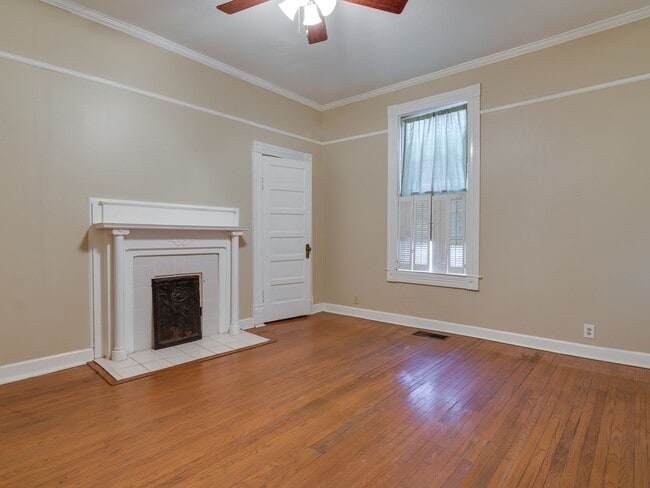 Building Photo - 3BR/1B Home in GREAT Midtown Location!!