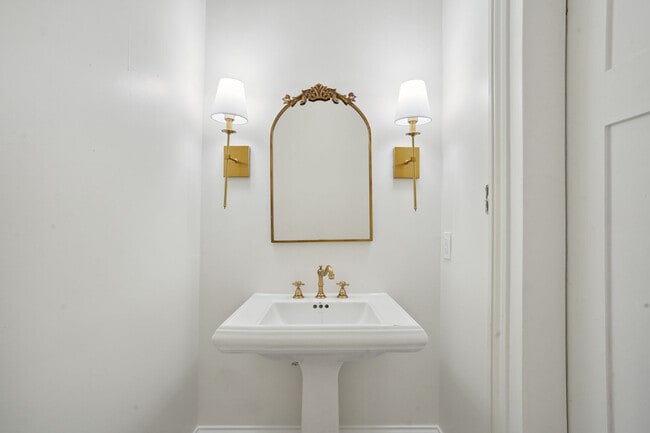 Building Photo - 507-09 Short St