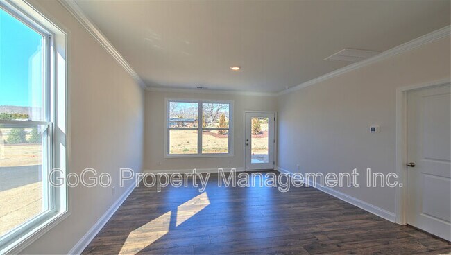 Building Photo - 208 Reynard Trl