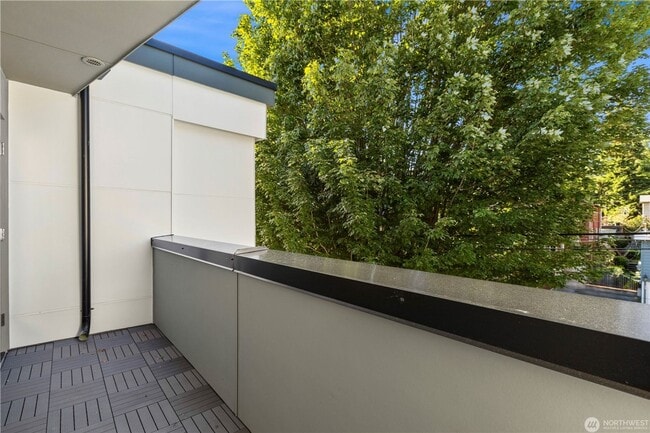 Building Photo - 105 NW 39th St