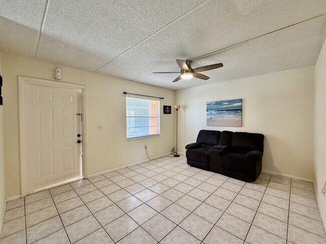 Building Photo - 698 Michigan Ct