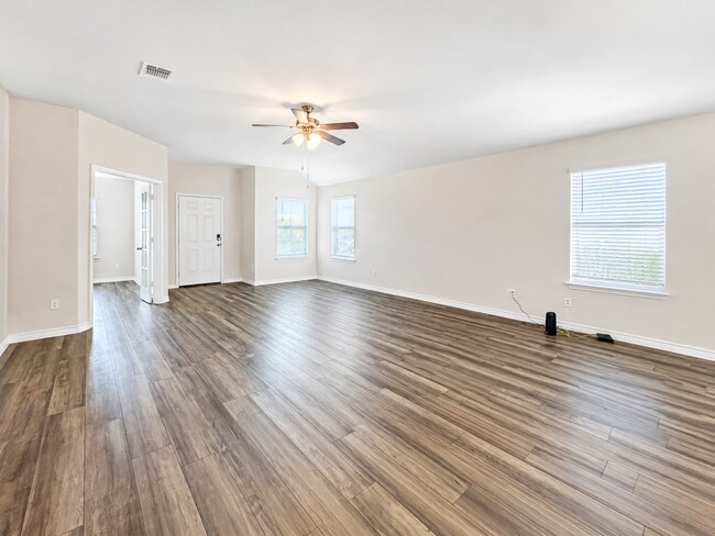 Building Photo - Available for Move-in June 10th!