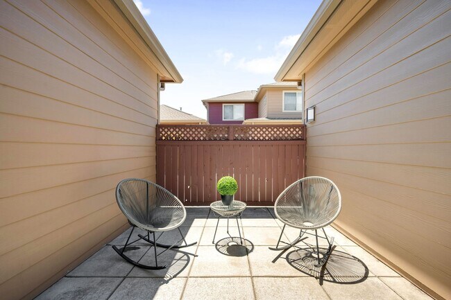 Building Photo - Spacious 3BR + Loft in the Palomino Park C...