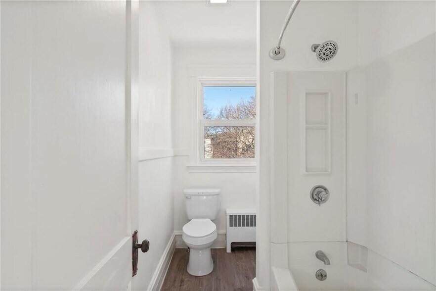 Building Photo - 19 Vale St