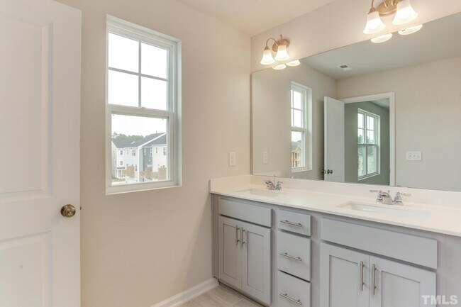 Master Bath - 1102 Talis Creek Dr