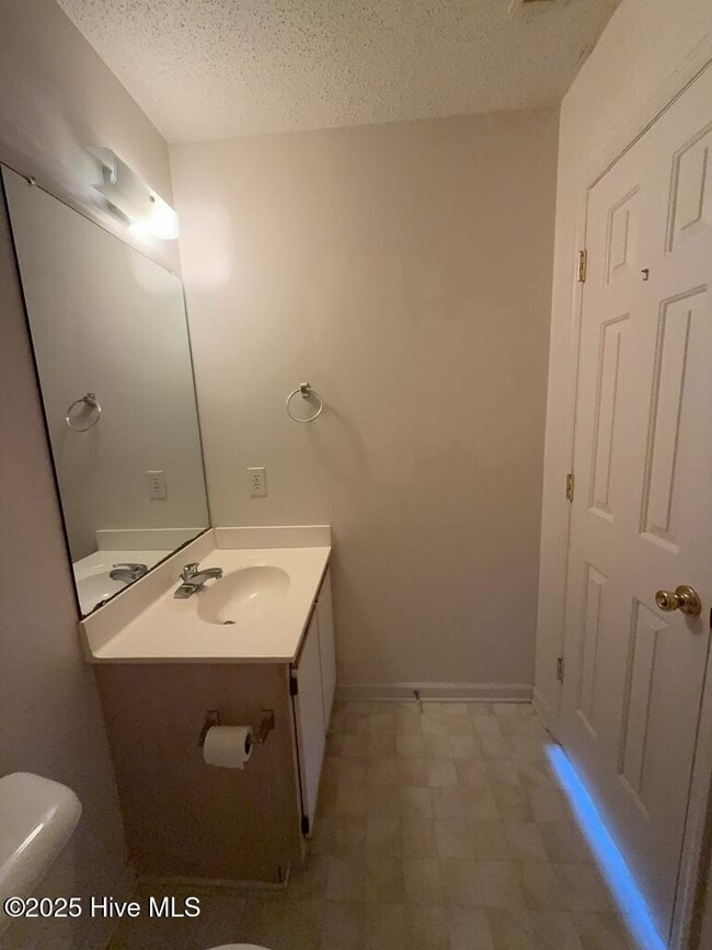 Building Photo - 111 Fairwood Ct