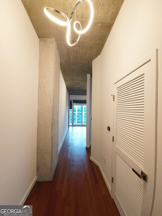 Building Photo - 250 Pharr Rd NE