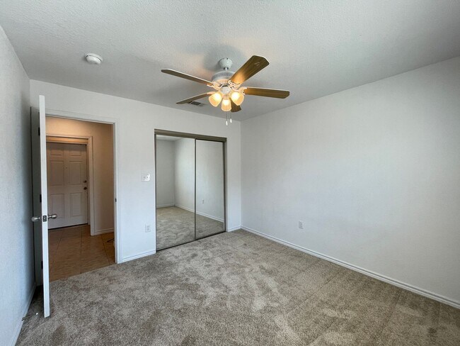 Building Photo - 3-Bedroom House on 1/2 an Acre for Rent in Killeen