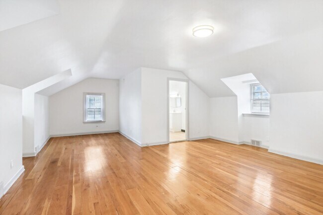 Building Photo - 2800 Woodpipe Ln