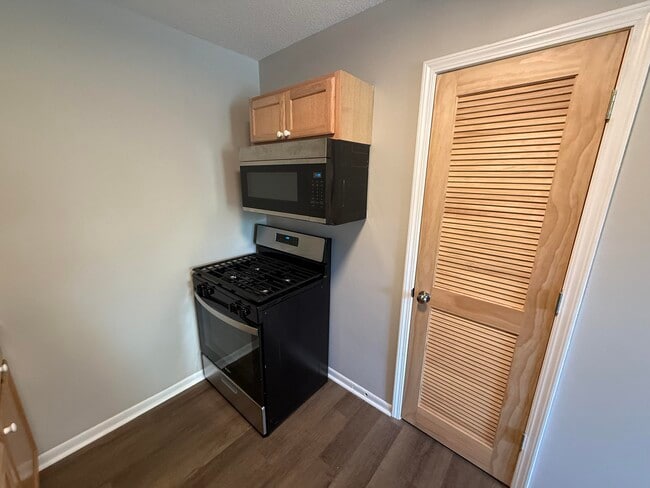 Building Photo - 213 N Ann St