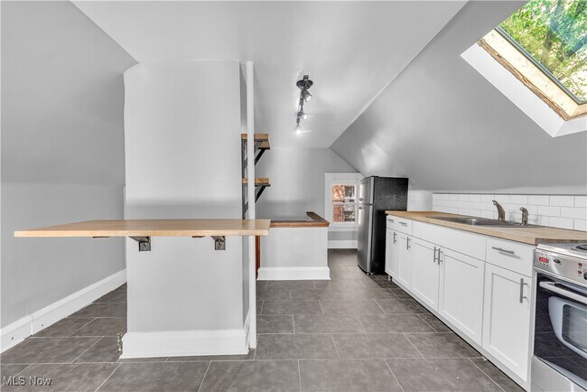 Building Photo - 1239 W 115th St