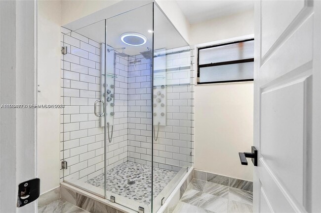 Building Photo - 1281 W Fairway Rd