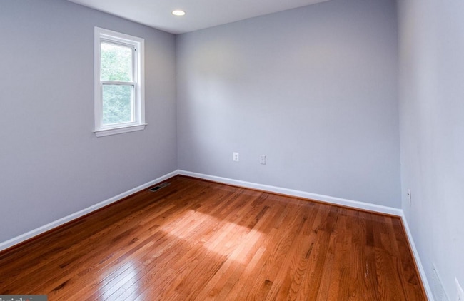 Building Photo - 3704 Oaklawn Rd
