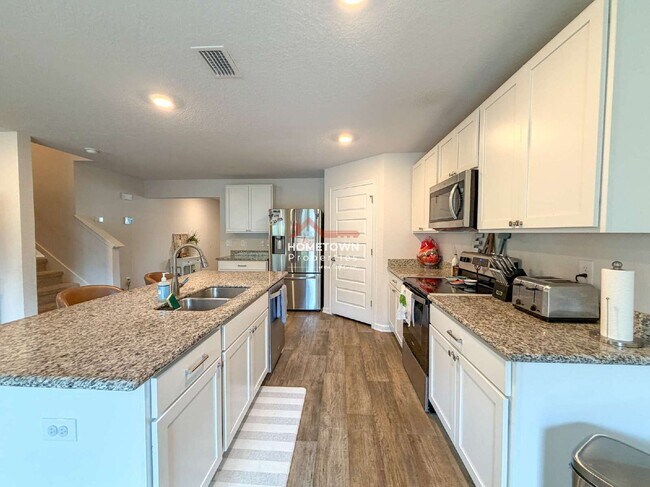 Building Photo - 5469 Merlin