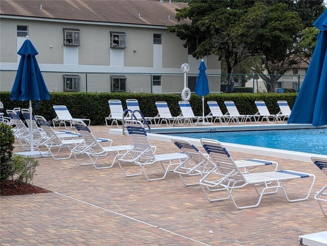 Building Photo - 108 Gardens Dr