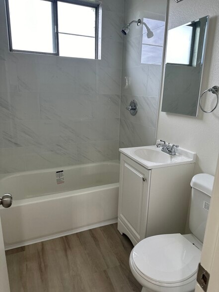 Bathroom - 15015 Gramercy Pl