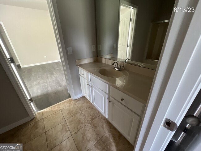 Building Photo - 80 Drew Cir