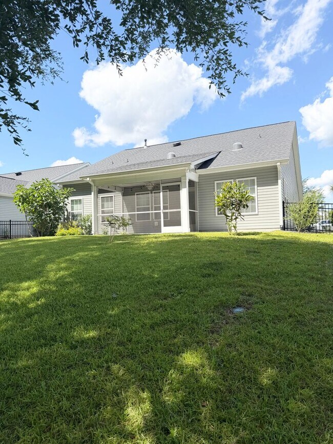 Building Photo - BEAUTIFUL 3 bedroom / 2 bathroom home available NOW!