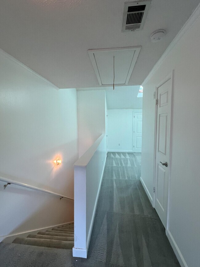 Building Photo - 108 Southlake Ct