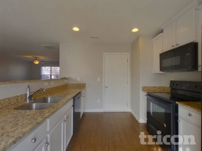 Building Photo - 1700 Allegheny Dr