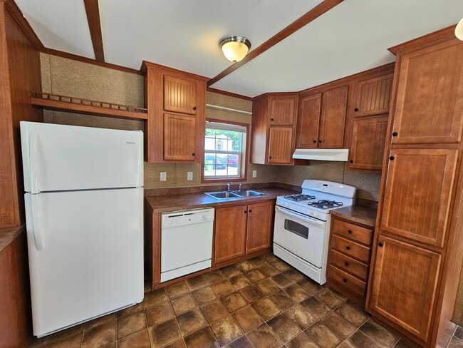 Building Photo - 13 Arbor Pl