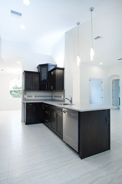 Building Photo - 5224 SW 27th Pl