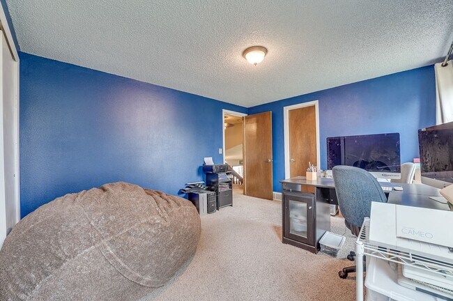 Building Photo - 3 bed, 2 bath Tri-Level in Brown Farm Subdivision