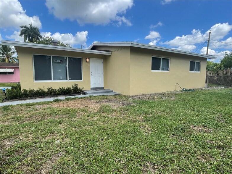 Building Photo - 1131 NW 15th Ct