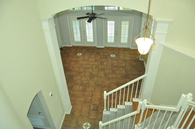 Building Photo - 607 Nadina Pl