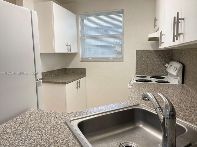 Building Photo - 17255 SW 95th Ave