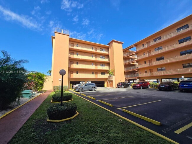 Building Photo - 1800 W 54th St