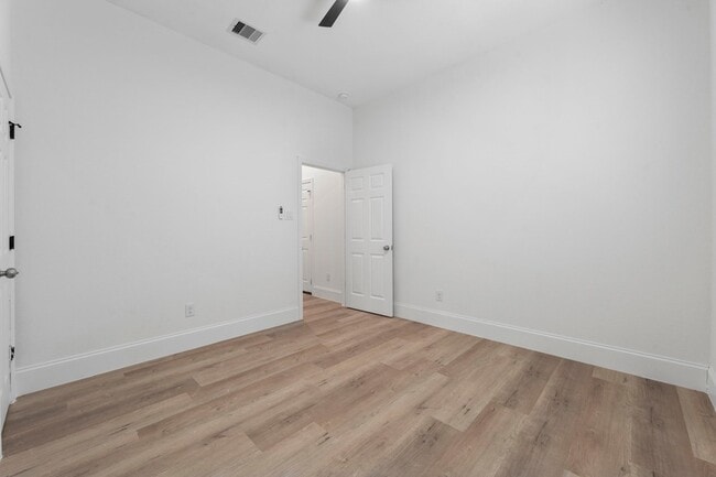 Building Photo - 3531 White Oak Point Dr