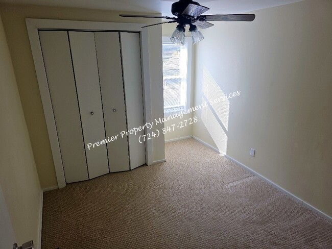 Building Photo - 916 3rd Ave